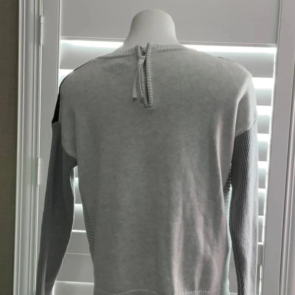 Tahari - Picture 3 of 9